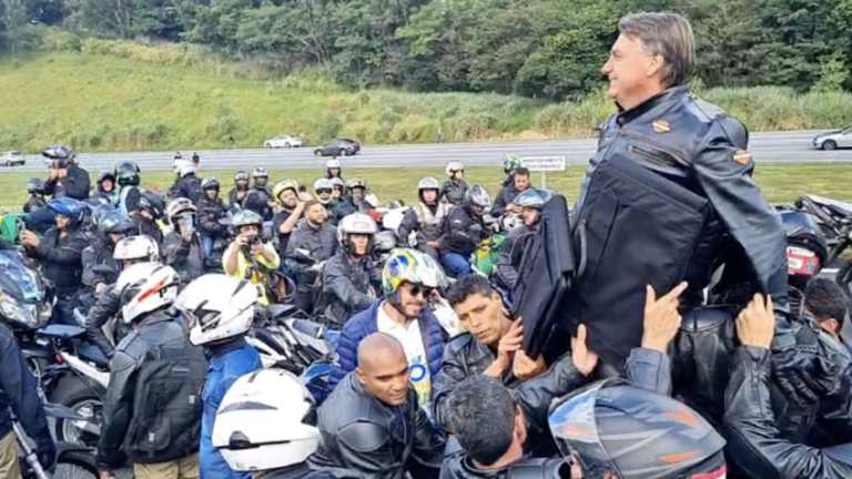 PT vai ao TSE por propaganda eleitoral em motociata de Bolsonaro