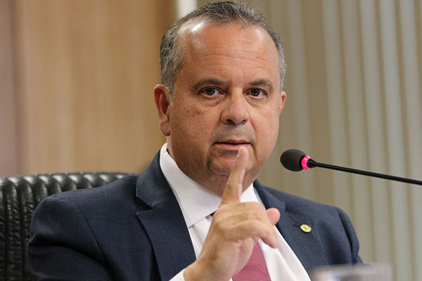 Bolsonaro indulta liberdade de expressão, enquanto lula “indultou terrorista assassino”, diz Rogério Marinho