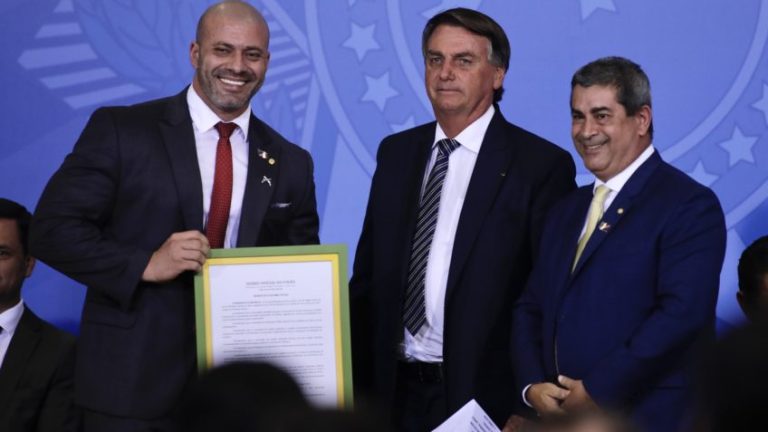 Não foi fácil decidir pelo perdão a Daniel Silveira, afirma Bolsonaro