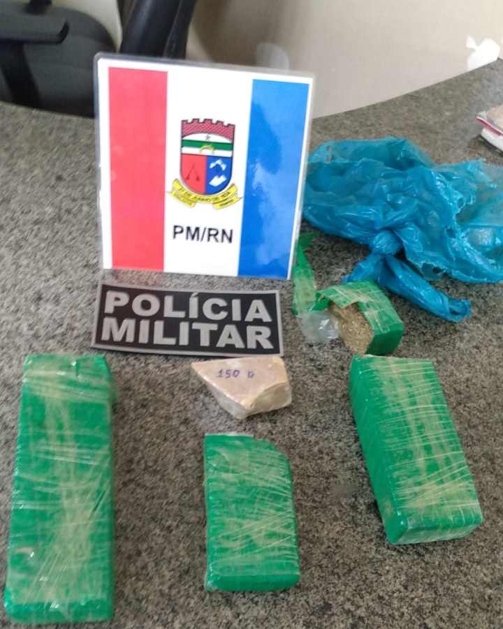 Polícia Militar apreende em Caicó RN aproximadamente 1,5 kg de maconha e 150g de crack