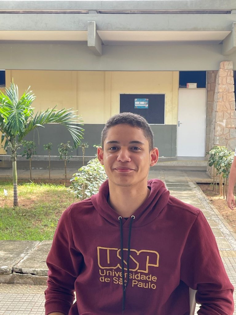 Estudante que chegou a morar na rua faz palestras em escolas no RN para ajudar jovens em situação de fragilidade