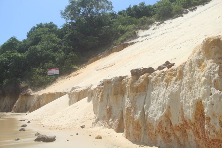 Idema afirma que erosão acentuada do Morro do Careca é natural nesta época do ano