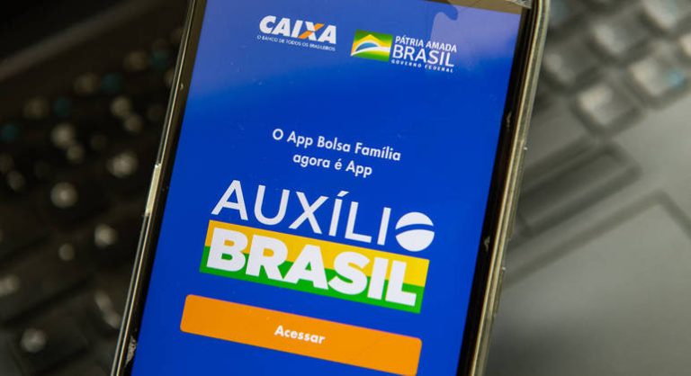 Câmara dos Deputados mantém Auxílio Brasil de R$ 400 e aprova caráter permanente do programa; Texto vai ao Senado