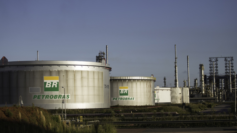 Justiça nega pedido para forçar mudança na política de preços da Petrobras: “fere o princípio da livre iniciativa”