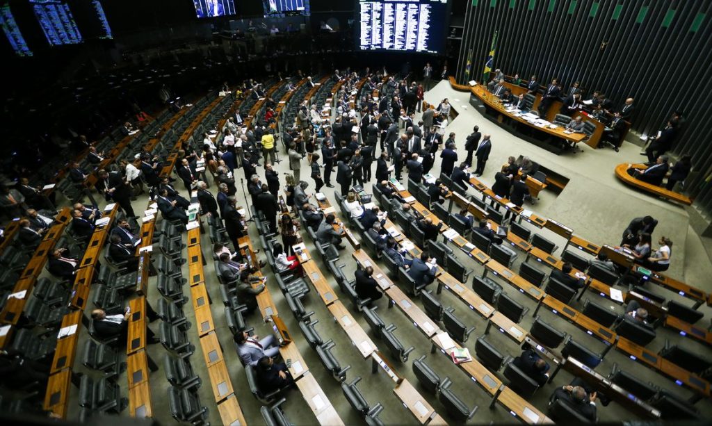 PL se torna maior bancada da Câmara ao final da janela partidária; 26% dos deputados federais trocaram de partido