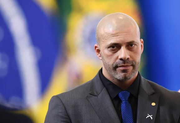 Juiz federal dá 72h para governo explicar perdão a Daniel Silveira