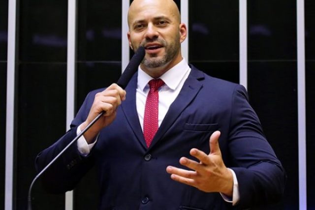 Ministros do STF defendem “jogar para frente” análise de indulto a Silveira