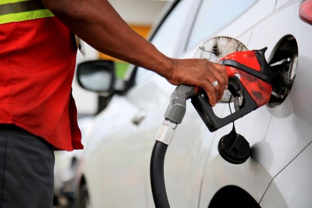 Refinaria privatizada da Bahia reduz gasolina em 10% e diesel S-10 em 10,5% a partir deste sábado (2)