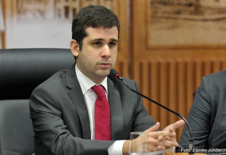 PDT recorre na Justiça para tomar mandato do vereador de Natal, Felipe Alves, por deixar partido “sem justa causa”