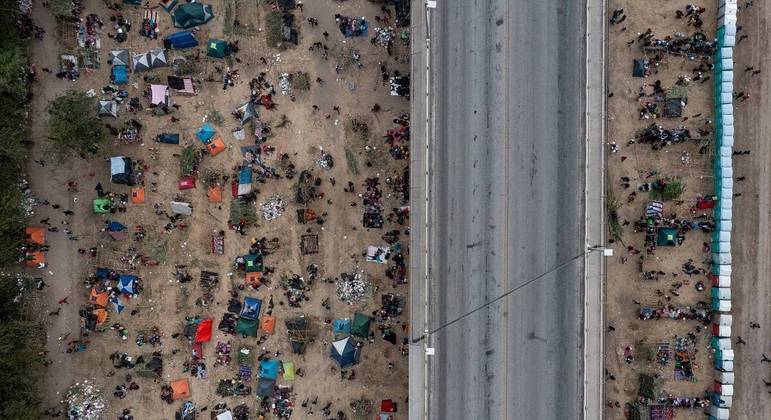 EUA prendem 210 mil migrantes na fronteira com o México em março, o maior número mensal em duas décadas