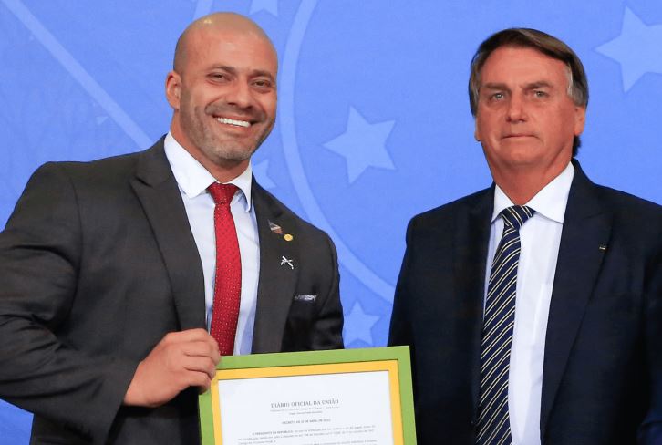 AGU diz que indulto de Bolsonaro a Silveira é ‘soberano’ e não pode ser revisto pelo Judiciário