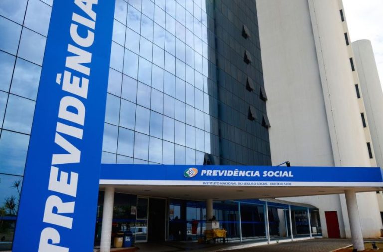 13º do INSS começa a ser pago para 31,6 milhões de pessoas nesta segunda (25)