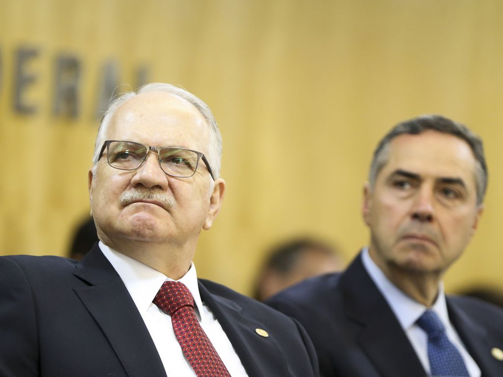 Notícia crime contra Ministros Fachin e Barroso é enviada a PGR
