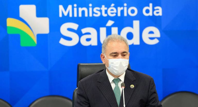 Ministro da Saúde diz que CoronaVac deverá ser usada apenas em crianças e adolescentes