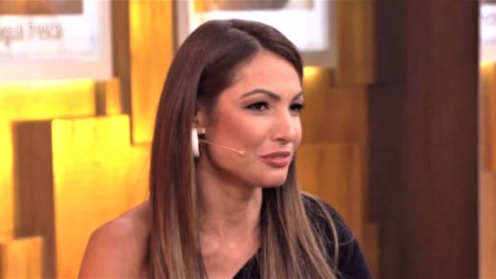 Patrícia Poeta descobre pedra nos rins e fica de fora de programa