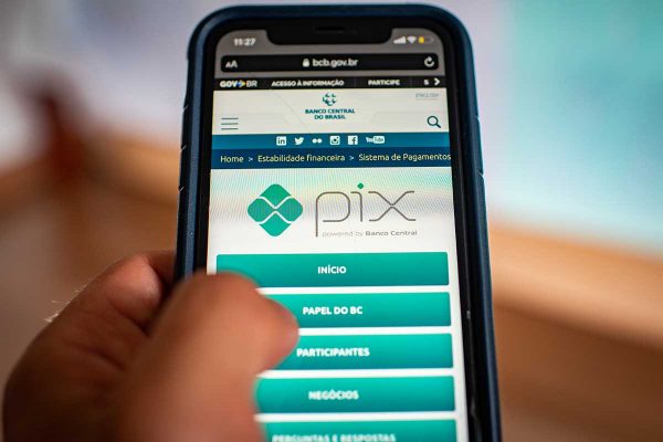 Pix supera cartões e já soma 3 bilhões em transferências