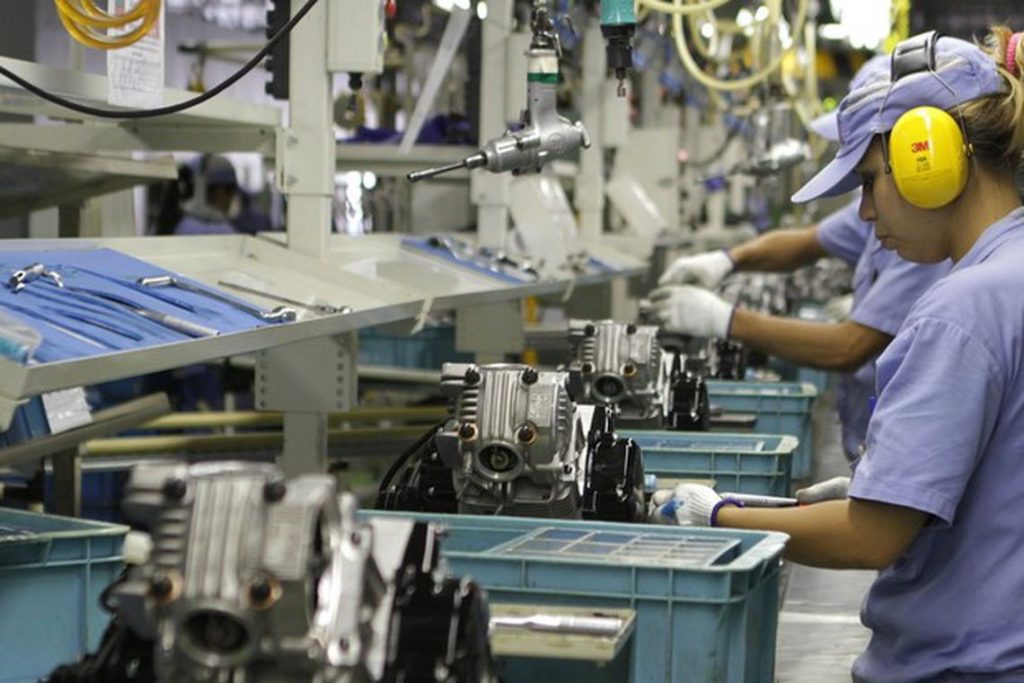 Produção industrial cresce 0,7% em fevereiro