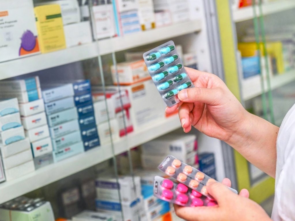 Faltam medicamentos em farmácias e na rede pública em Natal