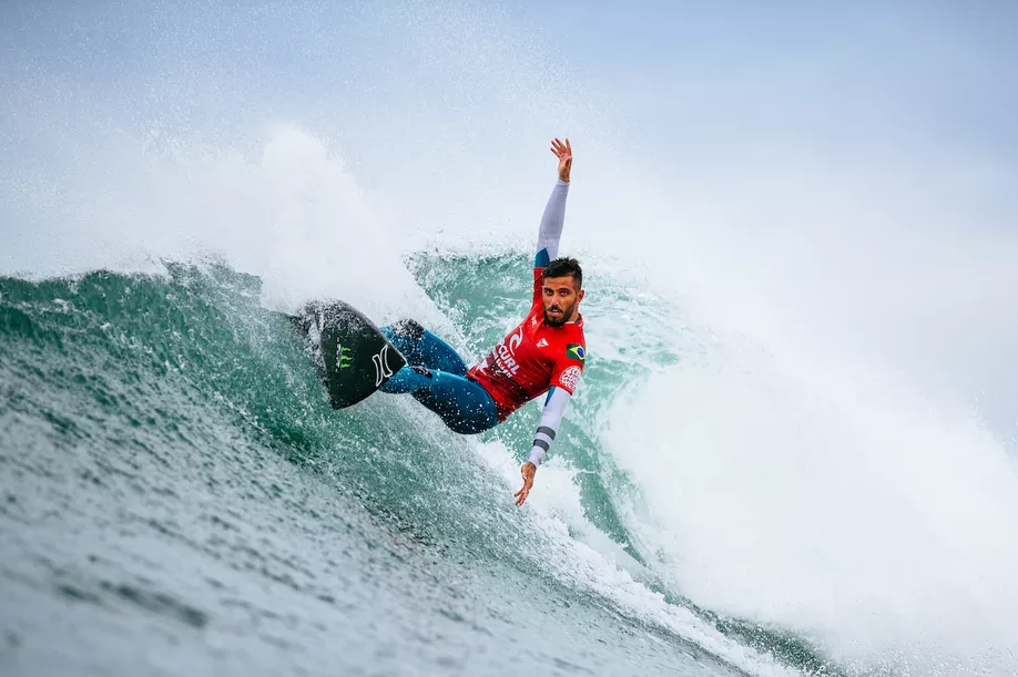 Filipe Toledo é campeão em Bells Beach e lidera o ranking mundial