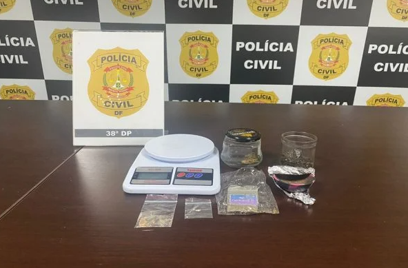 Professora é presa por ensinar receitas com maconha na air fryer