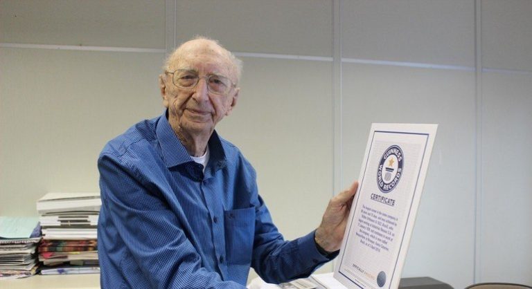 Brasileiro de 100 anos bate recorde mundial por estar há mais tempo na mesma empresa
