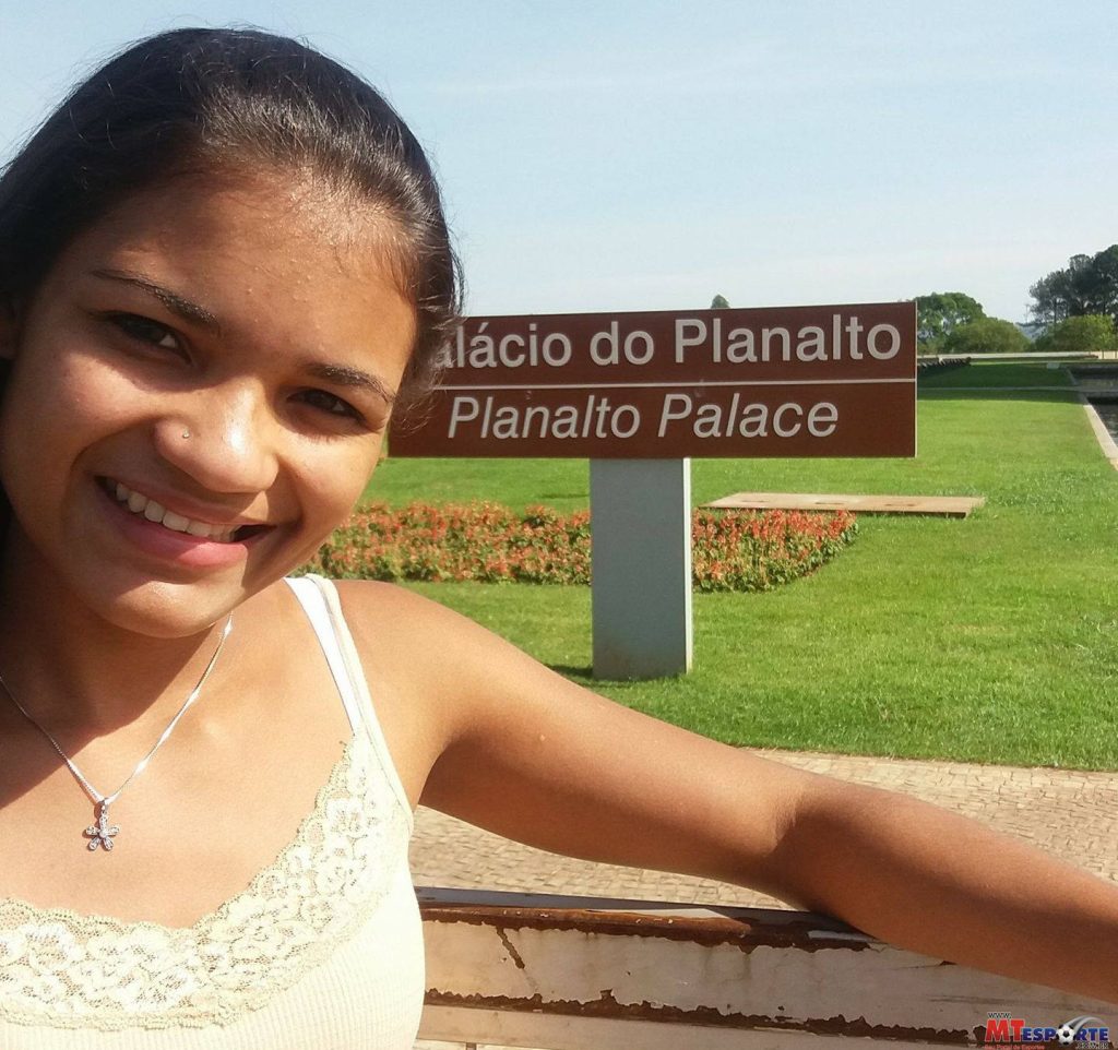 Atriz pornô de MT obtém liminar na Justiça e PT terá de filiá-la ao partido