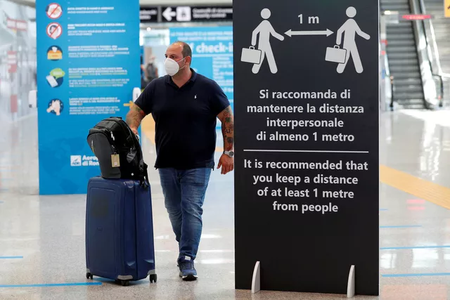 União Europeia suspende obrigatoriedade de uso de máscara em voos e aeroportos
