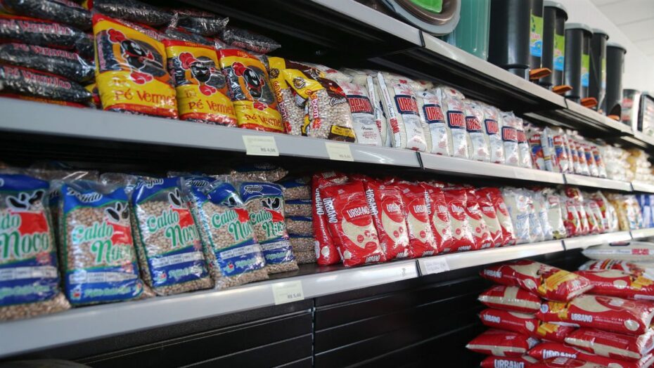 Consumo nos lares brasileiros cresce 2,59% no trimestre