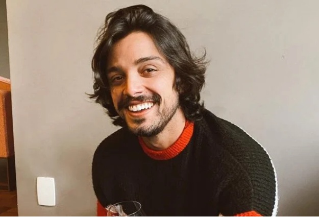 Após 10 anos, Rodrigo Simas anuncia saída da Globo