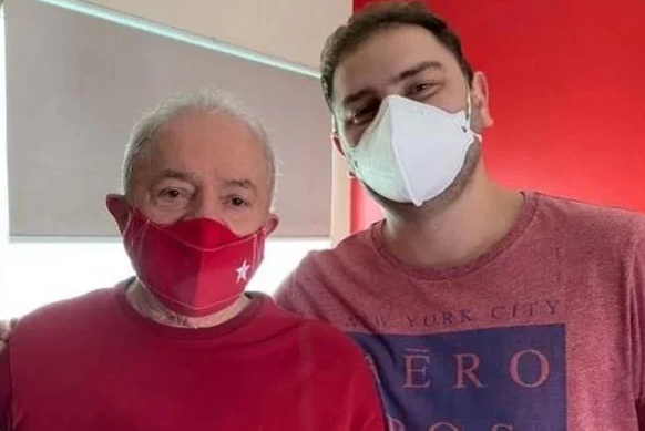 Filho de Lula rebate Eduardo Bolsonaro: “Culpa é do seu pai!”