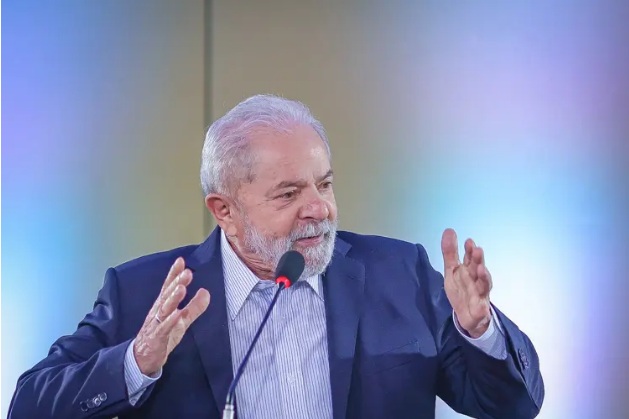 Lula diz que Bolsonaro tem ‘rabo preso’ para mudar política de preços da Petrobras