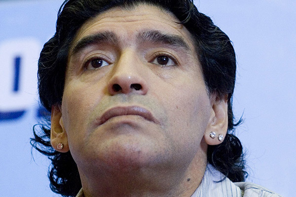 Camisa de Maradona no gol com a ‘mão de Deus’ é leiloada por R$ 44,3 milhões