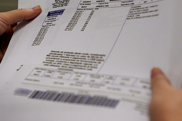 Quatro em cada dez brasileiros estão inadimplentes; número aumentou 6%