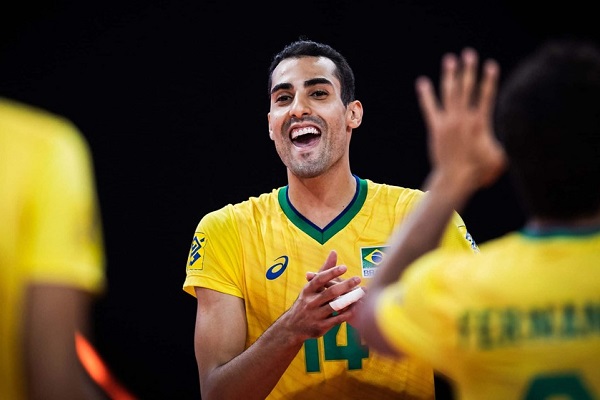 Douglas Souza anuncia volta ao vôlei após se aposentar da seleção
