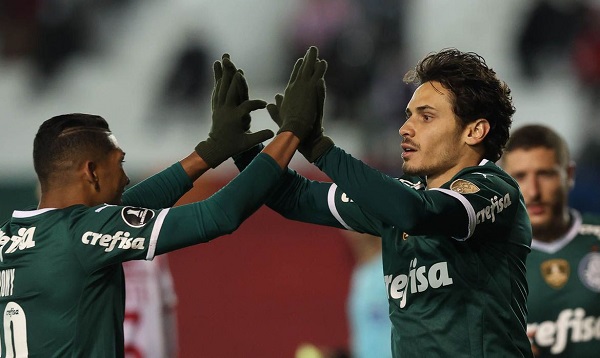 Palmeiras goleia e garante vaga antecipada nas oitavas
