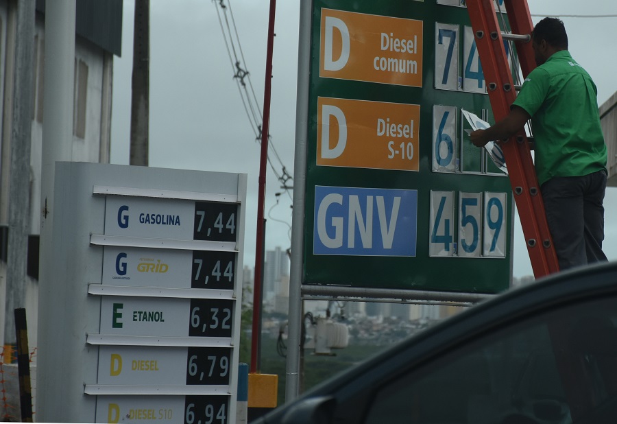 O peso da alta do diesel na cadeia de produtos e serviços no RN