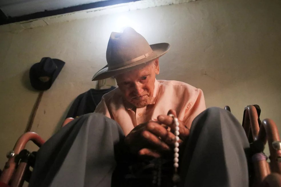 Mais velho do mundo, venezuelano que toma aguardente todos os dias completa 113 anos na sexta-feira