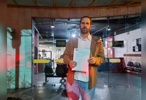 Deputado tem carro atingido por tiro