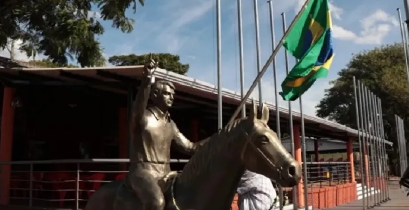 Bolsonaro ganha estátua no RS
