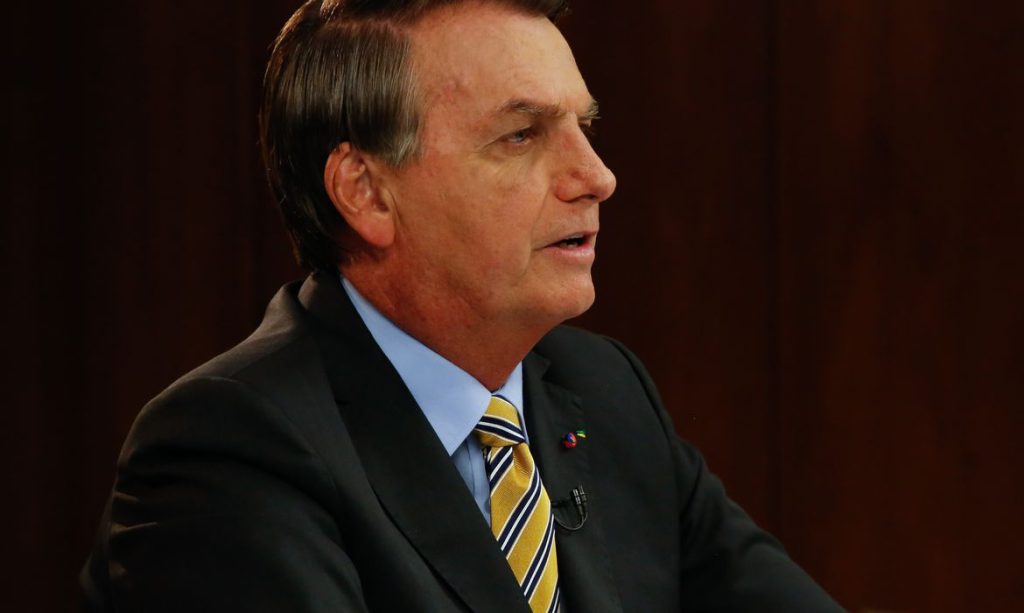 Perda de poder aquisitivo decorre de isolamento social, diz Bolsonaro