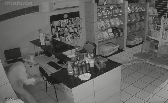 Comerciantes e empresários do conjunto Satélite denunciam onda de arrombamentos