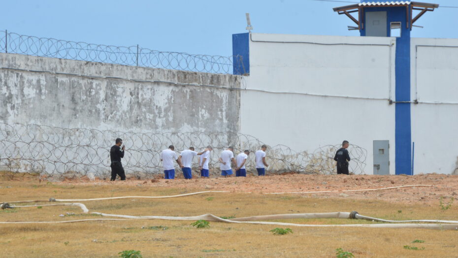 Força policial é acionada para conter princípio de tumulto na Penitenciária de Alcaçuz, na Grande Natal