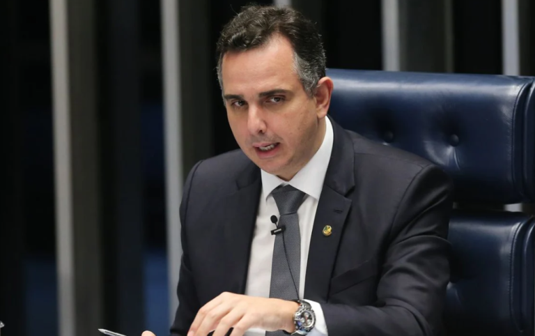 Rodrigo Pacheco negocia proposta para limitar indulto presidencial