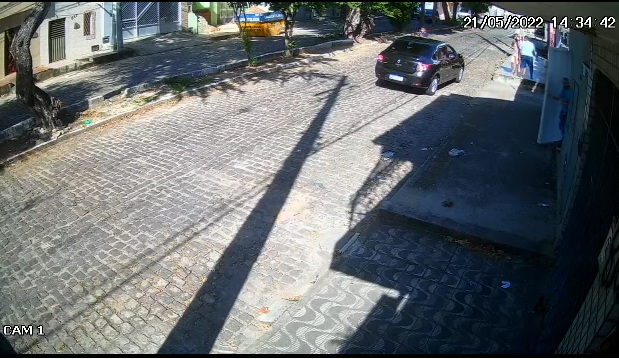 Motorista para veículo para perguntar endereço e tem carro roubado em Natal