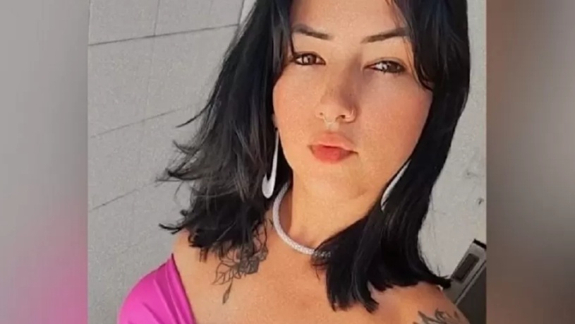 Mulher deixa bolsa cair com arma engatilhada e disparo mata filha
