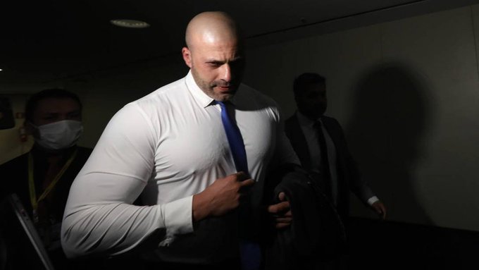 Moraes determina multa de R$ 405 mil a Daniel Silveira e tornozeleira