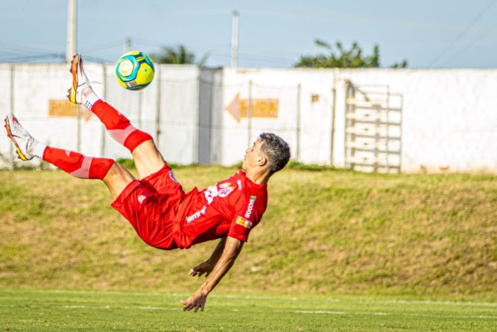 Com direito a gol de bicicleta, América derrota Globo pela Série D