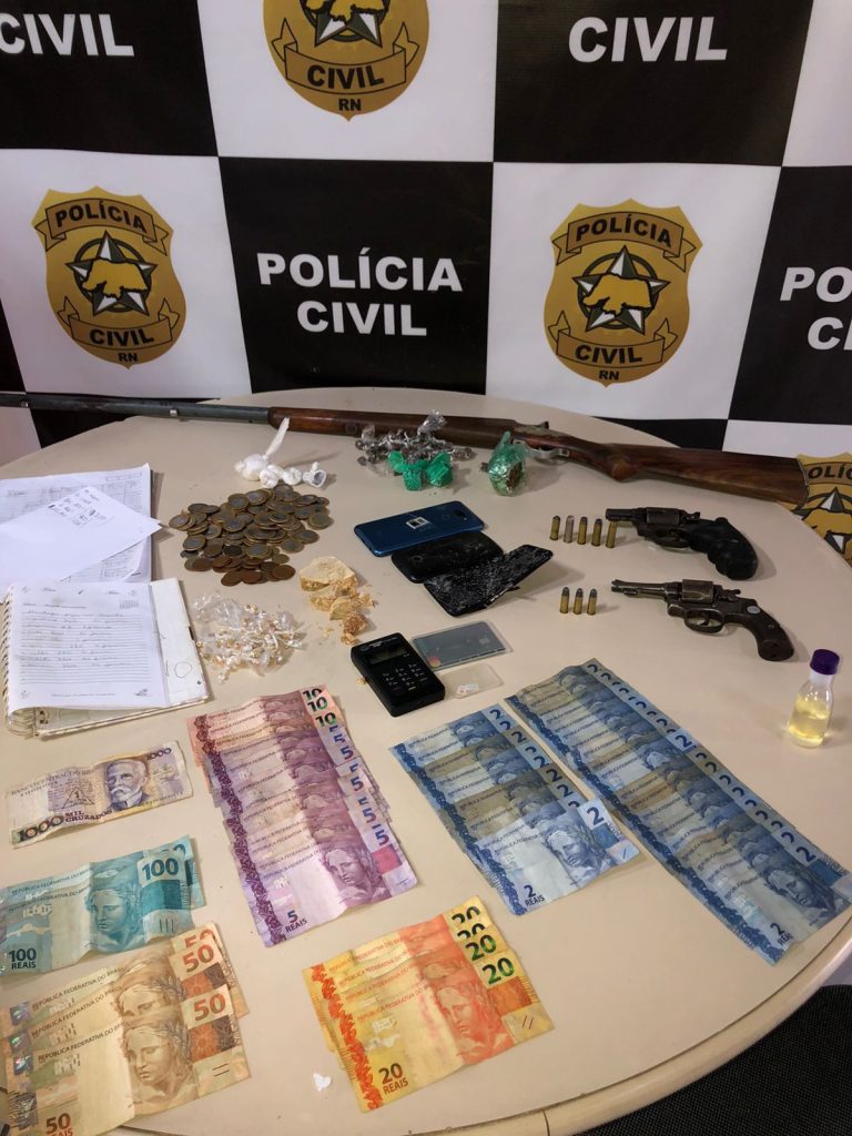Polícia Civil prende quatro suspeitos por tráfico de drogas e posse ilegal de arma de fogo em Tangará; dois deles estavam foragidos da Justiça