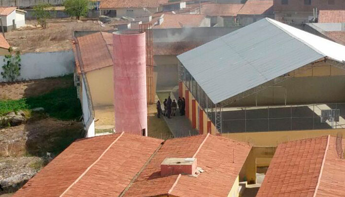 Dois internos fogem do Ceduc de Caicó e PM cerca prédio da Diocese