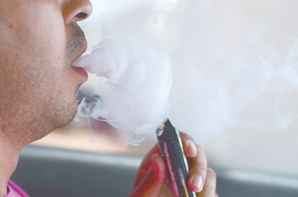 Entidades médicas esperam decisão da Anvisa sobre cigarro eletrônico